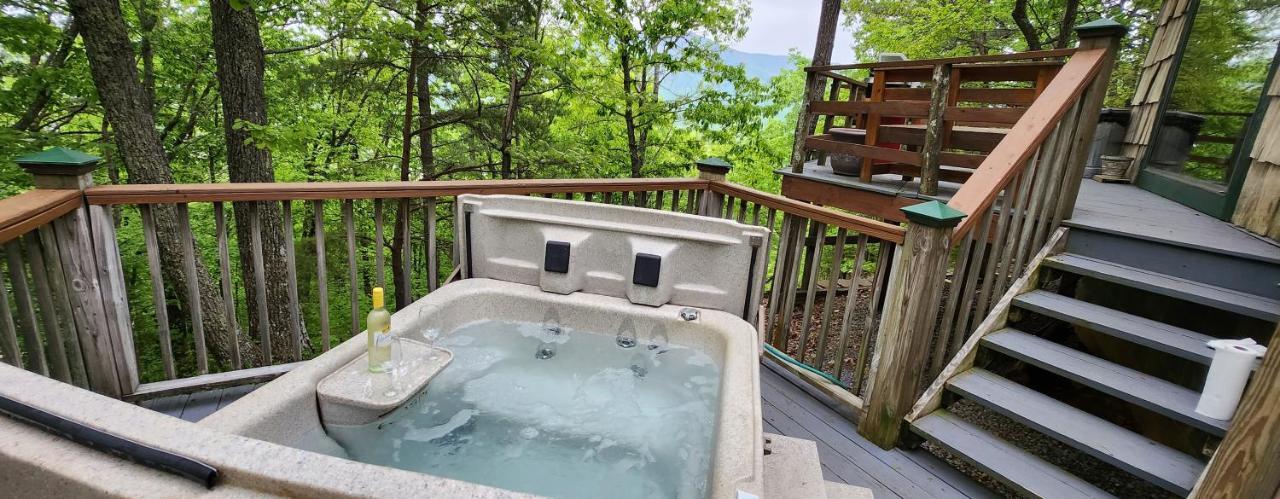 Villa Authentic, Rustic, Cute & Cozy! Pigeon Forge