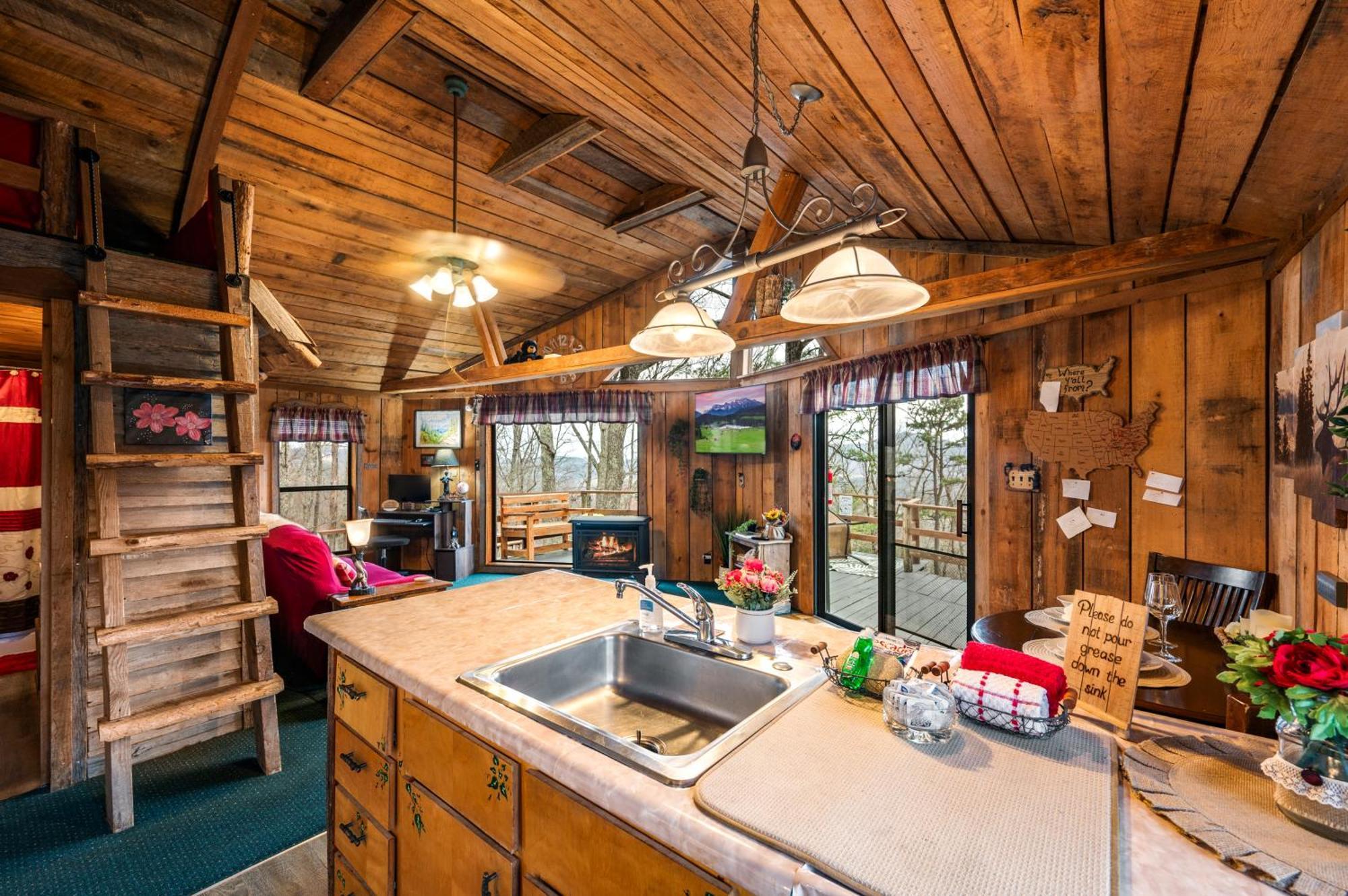 Authentic, Rustic, Cute & Cozy! Pigeon Forge