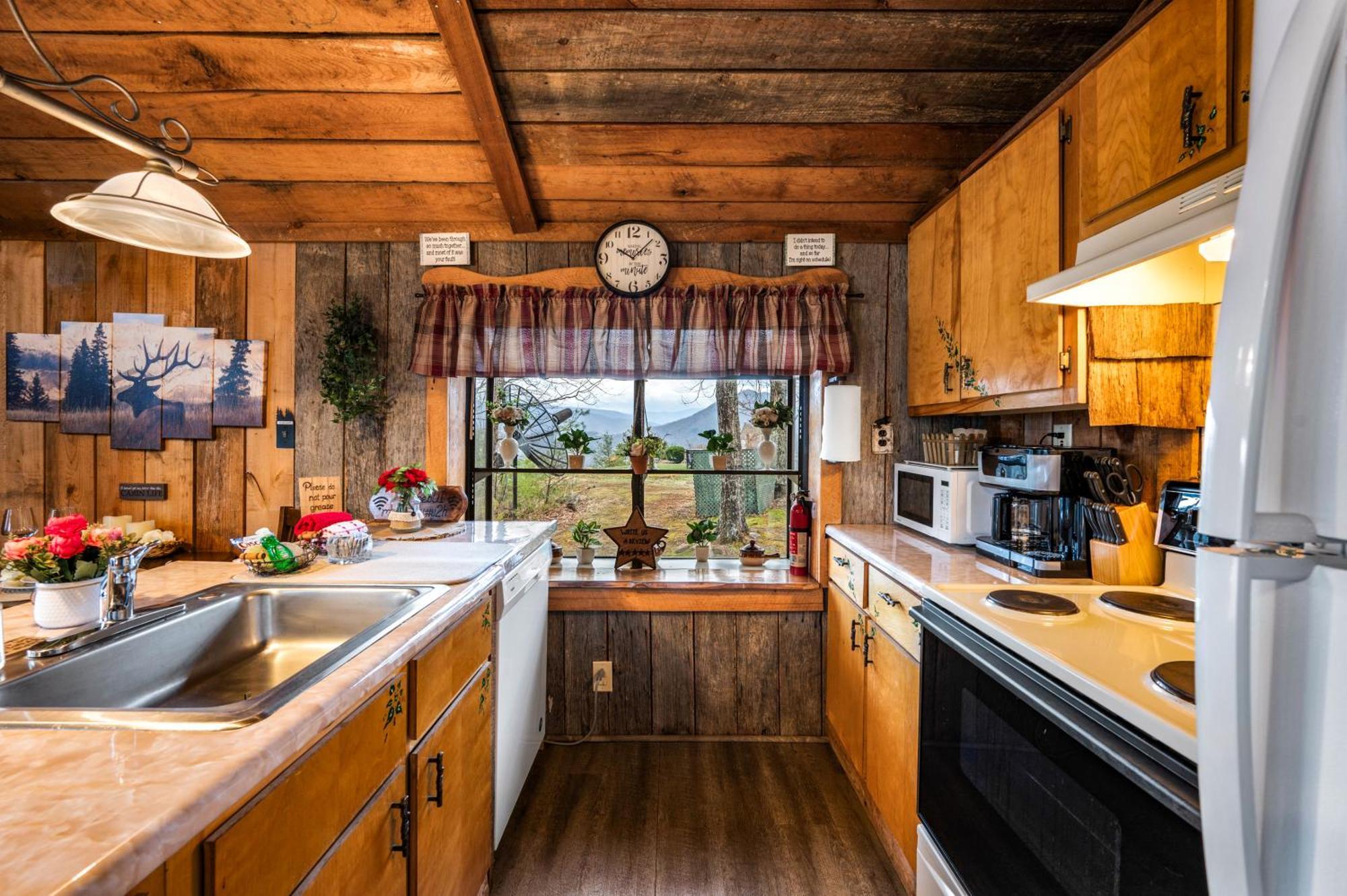 Authentic, Rustic, Cute & Cozy! * Pigeon Forge