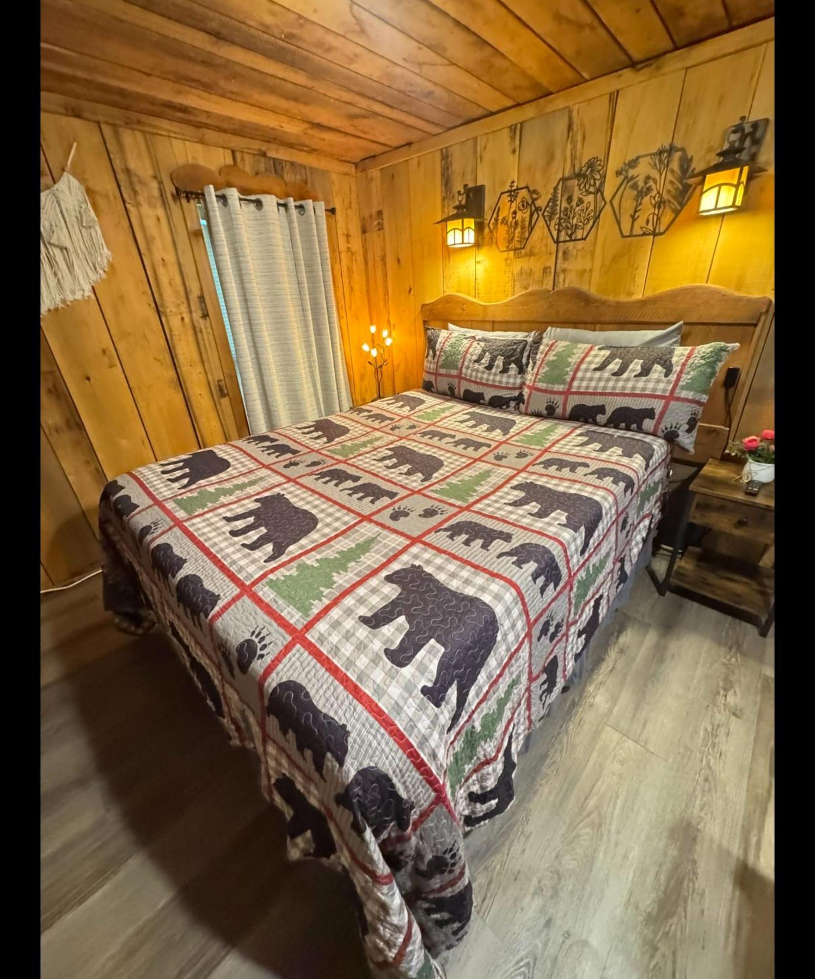 Authentic, Rustic, Cute & Cozy! * Pigeon Forge