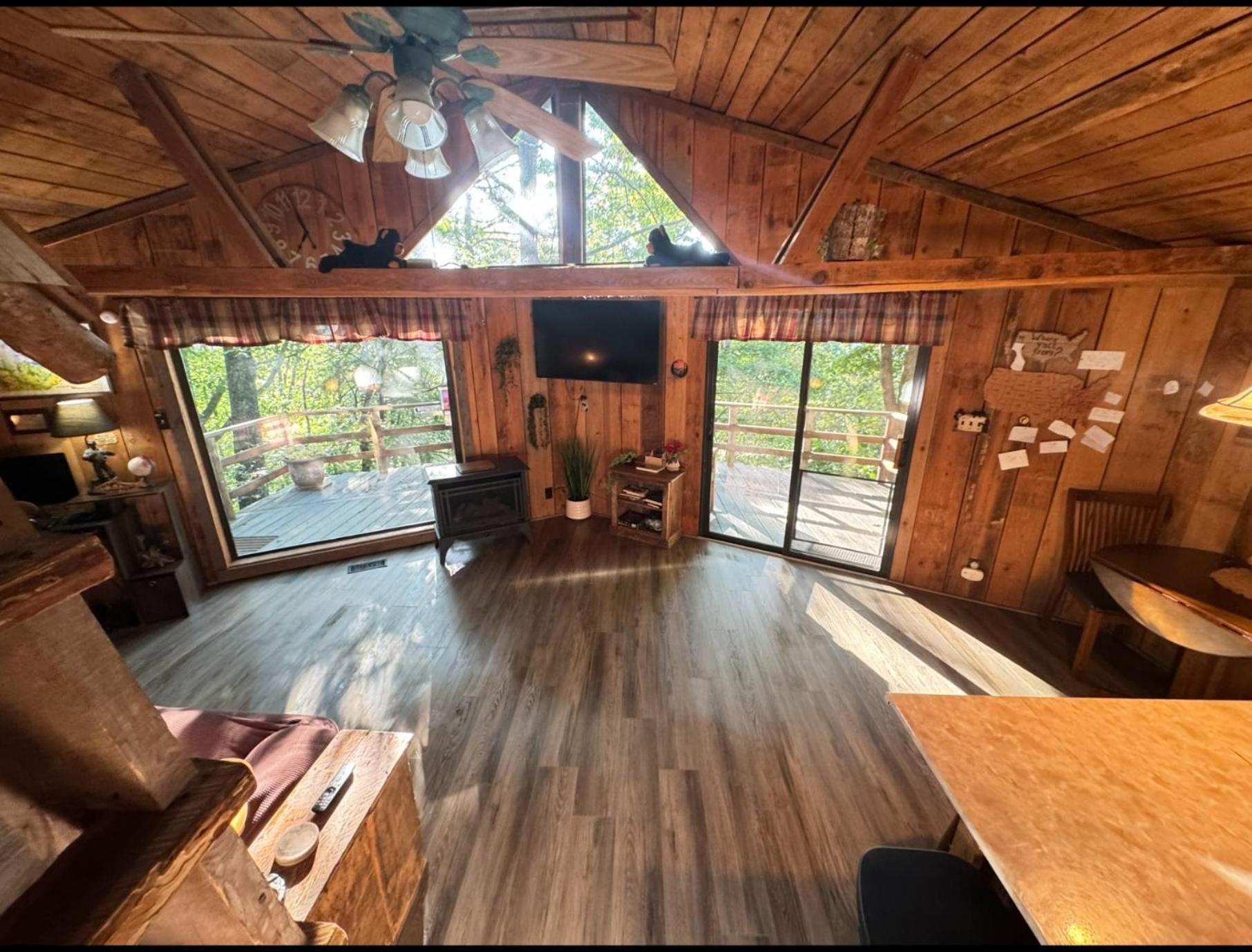 Authentic, Rustic, Cute & Cozy! * Pigeon Forge